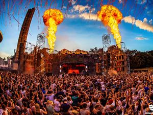 Die Zombie Stage, noch pompoeser, noch brachialer, noch effektvoller als bei der erfolgreichen Premiere 2018 Die Zombie Stage, noch pompoeser, noch brachialer, noch effektvoller als bei der erfolgreichen Premiere 2018