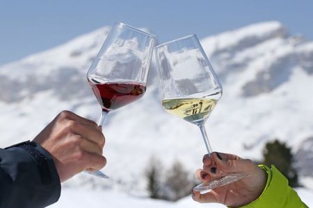 Edle Tropfen: Auf teilnehmenden Hütten verkosten Gäste beste Südtiroler Weine