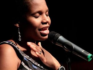 Tutu Puoane gibt ein Live-Konzert im Programm des Duisburger AKZENTE-Festivals 2022 Tutu Puoane gibt ein Live-Konzert im Programm des Duisburger AKZENTE-Festivals 2022