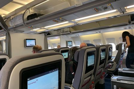 Trotz Corona Neue Lufthansa-Richtlinie gefaehrdet die Gesundheit der eigenen Kunden