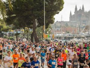 Beim Palma Marathon fuehrt die Strecke mitten durch die Metropole, im Anschluss an die After-Party geht‘s zum Entspannen ins Grupotel Taurus Park an der Playa de Palma Beim Palma Marathon fuehrt die Strecke mitten durch die Metropole, im Anschluss an die After-Party geht‘s zum Entspannen ins Grupotel Taurus Park an der Playa de Palma