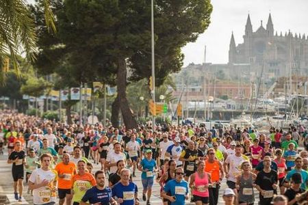 Beim Palma Marathon fuehrt die Strecke mitten durch die Metropole, im Anschluss an die After-Party geht‘s zum Entspannen ins Grupotel Taurus Park an der Playa de Palma