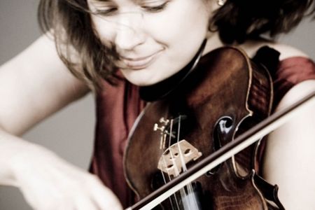 Patricia Kopatchinskaja gibt Konzert in Frankfurt
