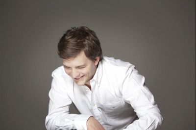Valeriy Sokolov gibt mit dem Sinfonieorchester Wuppertal ein Konzert