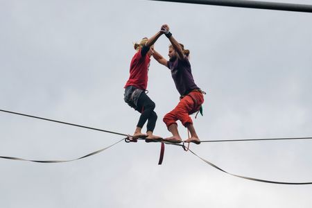 Spektakulär: Zwischendurch zeigen Profis bei den Highline-Shows, was sie können