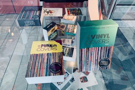 Auf der Buchmesse in Frankfurt entdeckt The Art of Vinyl Covers Kalender aus dem Hause Seltmann und Soehne