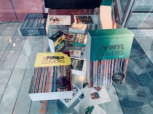 Auf der Buchmesse in Frankfurt entdeckt The Art of Vinyl Covers Kalender aus dem Hause Seltmann und Soehne Auf der Buchmesse in Frankfurt entdeckt The Art of Vinyl Covers Kalender aus dem Hause Seltmann und Soehne