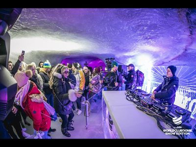 Faszinierende Bilder eines spektakulaeren Events mit rund 140 Prominenten WorldClubbern