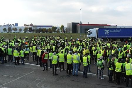Die Proteste haben einen ganz klaren Adressaten, es ist der Praesident. Emmanuel Macron solle zuruecktreten, darüber sind sich alle einig