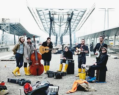 Nowhere Train spielen Country