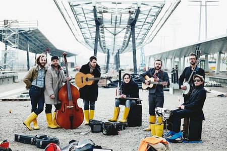 Nowhere Train spielen Country