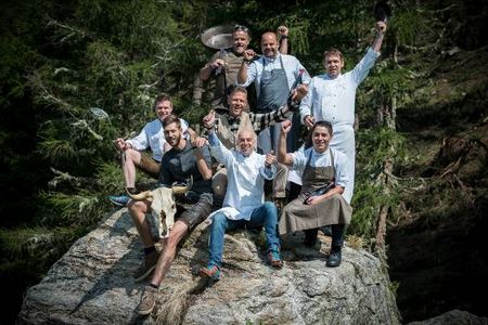 Bei The Unplugged Taste toben sich fuenf Suedtiroler und zwei internationale Top-Koeche auf der Gompm Alm oberhalb von Schenna kreativ aus