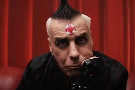Das Plattenlabel Universal Music Entertainment setzt seine Zusammenarbeit mit der Band Rammstein vorläufig aus