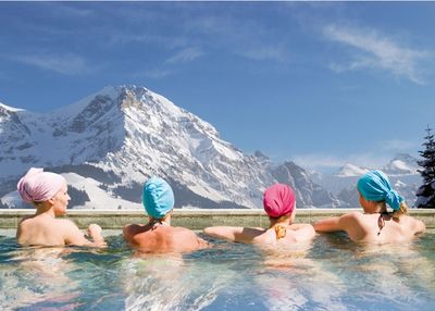 Parkhotel Bellevue - Badende im Winter
