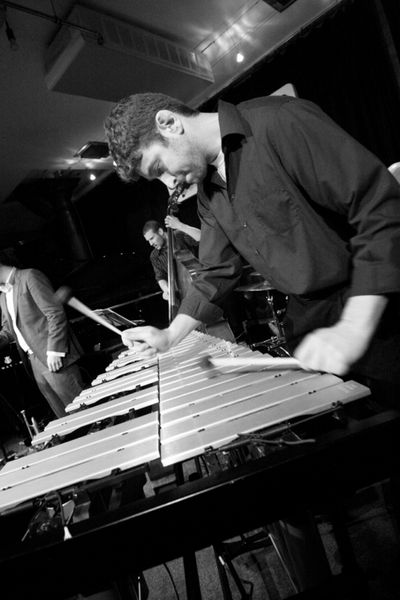 Tim Collins gibt Konzert im Jazzclub Unterfahrt