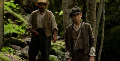 Film Die Schwarzen Brueder Fynn Henkel im Wald