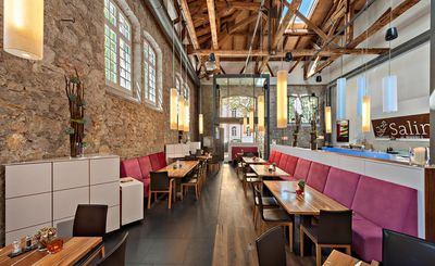 Die hölzerne Dachkonstruktion des einstigen Bad Reichenhaller Sudhauses ist im coolen Restaurant Salin noch sichtbar