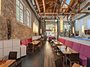 Die hölzerne Dachkonstruktion des einstigen Bad Reichenhaller Sudhauses ist im coolen Restaurant Salin noch sichtbar Die hölzerne Dachkonstruktion des einstigen Bad Reichenhaller Sudhauses ist im coolen Restaurant Salin noch sichtbar