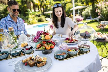 Im Südtiroler Hotel Lagrein in Schenna können es sich Paare schon beim Frühstück de luxe so richtig gut gehen lassen