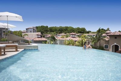 Infinity Pool im Sandals Resort Karibik