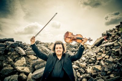 Jozse Lendvay gibt Konzert mit dem Rundfunksinfonieorchester Berlin