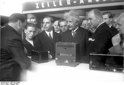 Albert Einstein sprach zur Eroeffnung der Funkausstellung 1930 ein per Radio uebertragenes Grußwort
