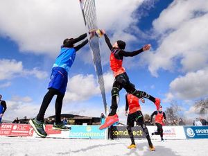 Am 7. und 8. Maerz 2020 sucht der Deutsche Volleyball-Verband DVV im Kurpark Oberstaufen nahe dem Fuenf-Sterne-Hotel Allgaeu Sonne die neuen Champions im Snow-Volleyball Am 7. und 8. Maerz 2020 sucht der Deutsche Volleyball-Verband DVV im Kurpark Oberstaufen nahe dem Fuenf-Sterne-Hotel Allgaeu Sonne die neuen Champions im Snow-Volleyball