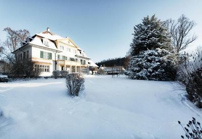 Das Biohotel Schlossgut Oberambach im bayerischen Fuenfseenland ist auch im Winter ein Ort zum Entspannen