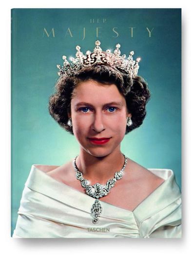 Die königlichsten Fotos aus dem Leben von Elizabeth II., vereint in Reuel Goldens und Christopher Warwicks Bildband "Her Majesty"