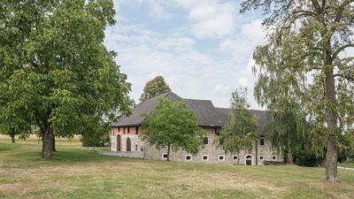 Thomas Bernhard besaß drei edle Haeuser,  beziehungsweise Hoefe, hatte aber fast keinen Besuch