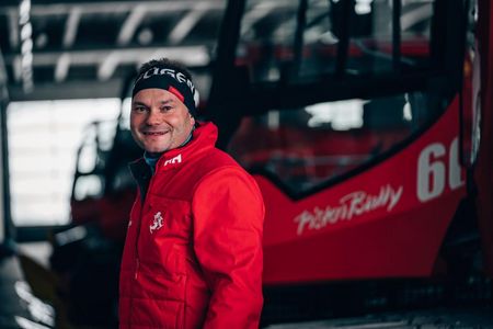 Kai Ruppel, bekannt aus der RTL-Serie „Bauer sucht Frau“ mit seiner großen Liebe. Seit dieser Wintersaison fährt der Single-Mann aus Hessen Pistenbully in Hochfügen/Zillertal in Tirol