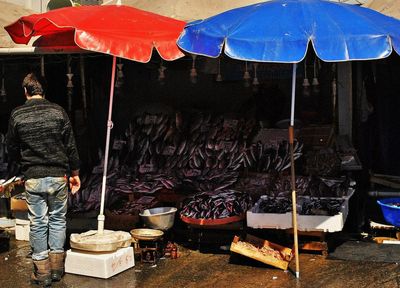 Frischer Fisch gehört zum Straßenbild von Istanbul