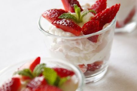 Fruechte-Joghurt mit Erdbeeren