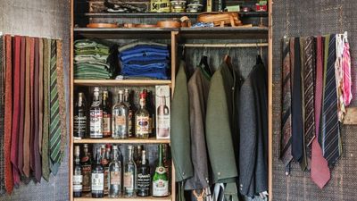 Kleiderschrank und Alkohllager von Thomas Bernhard