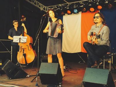 Mélinée mit Band
