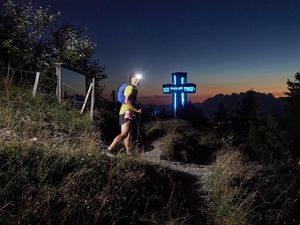 Abenteuer im Dunkeln: Beim Endurance-Trail laufen die Teilnehmer von Sonnenuntergang bis Sonnenaufgang Abenteuer im Dunkeln: Beim Endurance-Trail laufen die Teilnehmer von Sonnenuntergang bis Sonnenaufgang