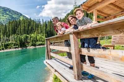 Das Naherholungsgebiet Verwalltal und der smaragdgrüne Verwallsee gelten nicht nur für Familien als Geheimtipp in der Tiroler Region St. Anton am Arlberg