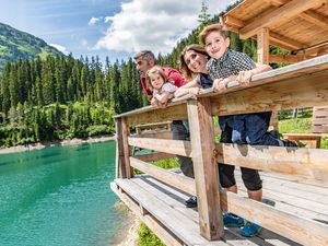 Das Naherholungsgebiet Verwalltal und der smaragdgrüne Verwallsee gelten nicht nur für Familien als Geheimtipp in der Tiroler Region St. Anton am Arlberg