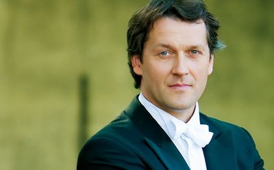 Markus Poschner ist Dirigent und gibt diverse Konzerte in Deutschland und Oesterreich