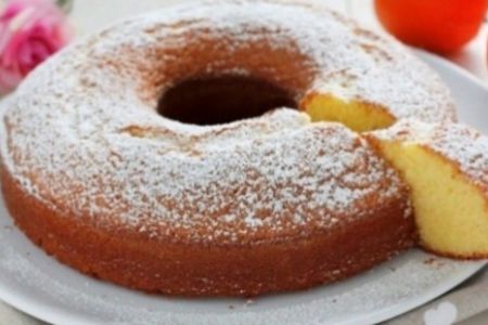 Der Olivenoelkuchen mit Zitrone wird idealerweise mit olio extra vergine aus DesOlive-Anbau in der italienischen Maremma zubereitet