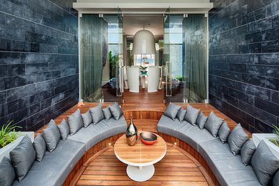 Reisen Iniala Beach House Thailand Lounge der Villa Bianca Reisen Iniala Beach House Thailand Lounge der Villa Bianca