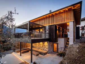 Der modern ausgebaute Stadel vom Innerbachlerhof in Burgstall beherbergt drei mediterran geprägte Ferienwohnungen Der modern ausgebaute Stadel vom Innerbachlerhof in Burgstall beherbergt drei mediterran geprägte Ferienwohnungen