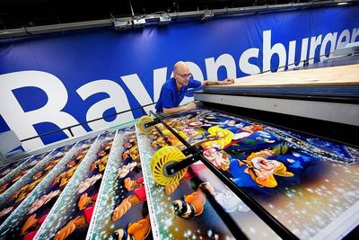 Der groesste deutsche Hersteller von Brettspielen, Ravensburger, plant eigene Verkaufsraeume