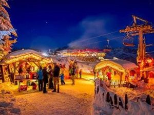 Der 1.555 Meter hoch gelegene Bergadvent bei Ellmau am Wilden Kaiser in Oesterreich laesst sich gemuetlich an sieben weihnachtlichen Stationen erkunden