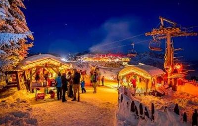 Der 1.555 Meter hoch gelegene Bergadvent bei Ellmau am Wilden Kaiser in Oesterreich laesst sich gemuetlich an sieben weihnachtlichen Stationen erkunden