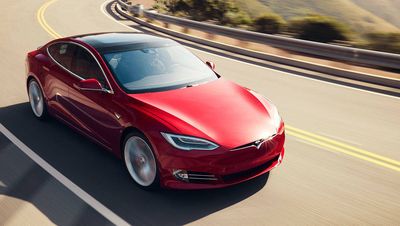 Den Billig-Tesla Model 3 koennen Kunden kuenftig nur noch online bestellen