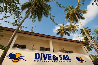 Reisen Kanifushi Sail and Dive