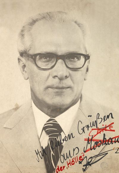 Bearbeitetes Plakat von Erich Honecker