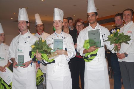 Essen und Trinken Kochlehrlinge bei Kreativitaetswettbewerb