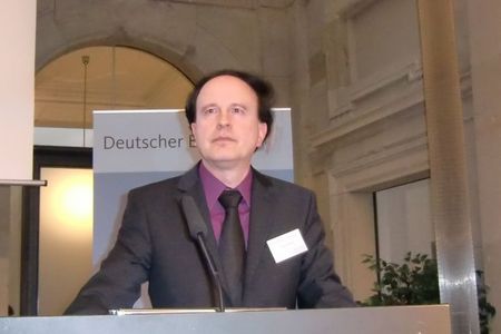 Prof. Dr. med. Axel W. Bauer. : 1. Der Arzt würde den Patienten bei der Organentnahme töten; 2. die aktive Sterbehilfe könnte begünstigt werden; 3. die Bereitschaft zur Organspende in der Bevölkerung könnte abnehmen.